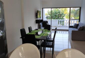 lujoso apartamento allows 18 year olds to book a room