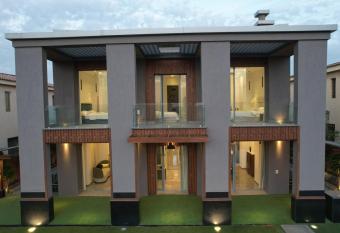                                      has Smoking/Balcony rooms