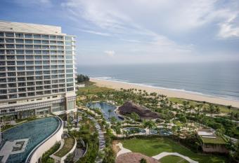 New World Hoiana Beach Resort allows 18 year olds to book a room