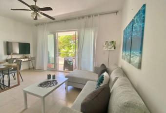 Tropical Beach getaway Infiniti Blu K2B -1B/1B has Balcony rooms