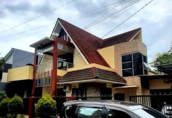 Ar-Rasyid Home Stay has Balcony rooms