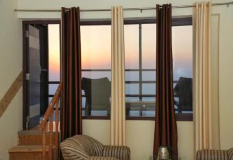 The Hill Paradise has Balcony rooms