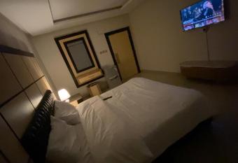                                                                         allows 18 year olds to book a room