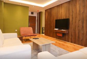 Cozy, 2 bedroom Apartment allows 18 year olds to book a room