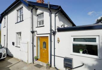 Rhos Cottage allows 18 year olds to book a room