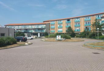 Beach apartment +/- 5 minutes to sea, self checkin allows 18 year olds to book a room