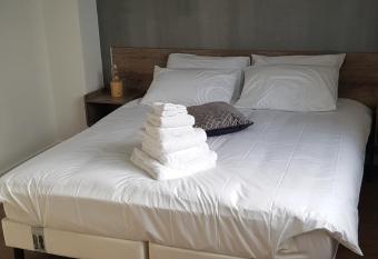 Maison Deluxe, moderne, calme, terrasse, proche chantiers de l Atlantique et Airbus has Balcony rooms