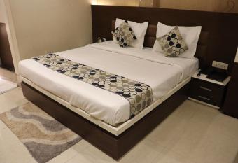 Heritage Blue Inn has Smoking rooms