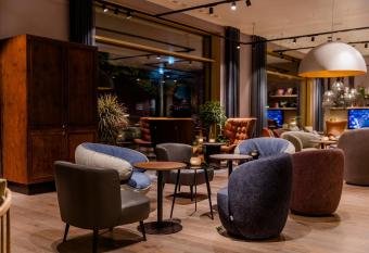 Motel One W  rzburg allows 18 year olds to book a room