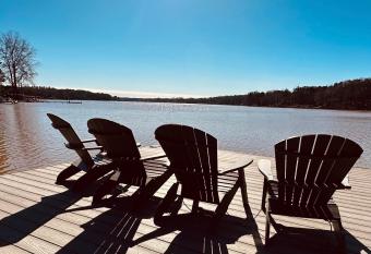 Goose Nest Cottage has Balcony rooms