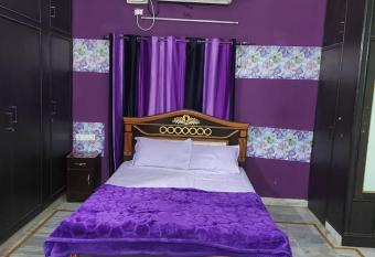 Hill side . 4Bhk appt has Balcony rooms