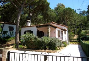 Villa Anna allows 18 year olds to book a room