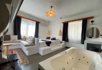 Tomsan Suites & Villas Akyaka has Balcony rooms