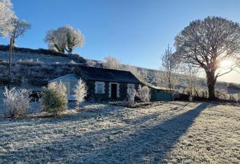 Ramulligan Cottage has Balcony rooms