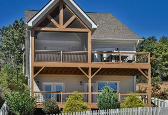 Noble Mountain Modern with Views has Balcony rooms