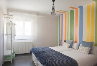 Tauste Centro - Piso allows 18 year olds to book a room