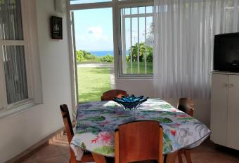 Cocooning sur mer Bungalow allows 18 year olds to book a room