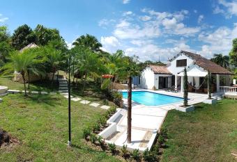 Un Para  so para disfrutar y compartir cerca de Bogot   allows 18 year olds to book a room