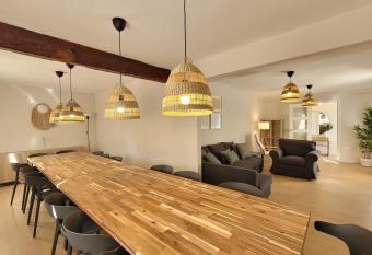 El Refugio de Abejar allows 18 year olds to book a room