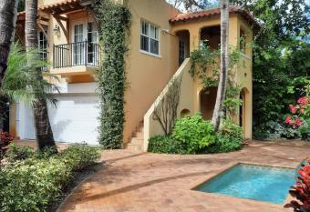 Spectacular Mediterranean Style Apartment has Balcony rooms