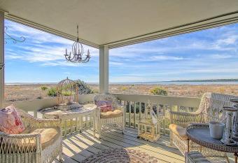 Luxury Seabrook Beachfront w/Spectacular Sunsets has Balcony rooms
