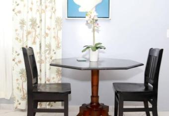 Cozy Getaway Studio airbnb allows 18 year olds to book a room