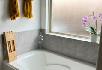 Luxurious Monochromatic Stay has rooms with a private hot tub