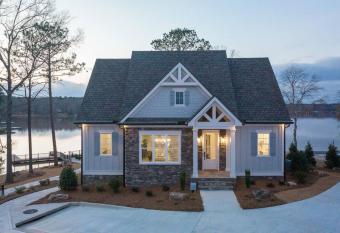 Anchor Cottage has Balcony rooms