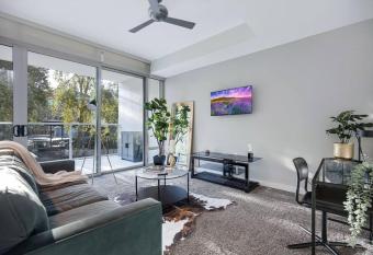 Luxury 1 BR Highrise near ASU has Balcony rooms