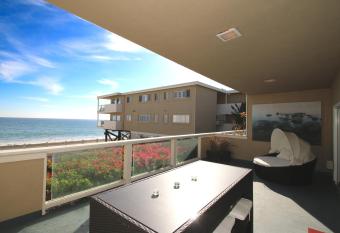 Malibu Beach Front has Balcony rooms