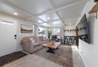 Adorable 2 Bd 1 Bth Home Minutes Away From Gonzaga has Balcony rooms