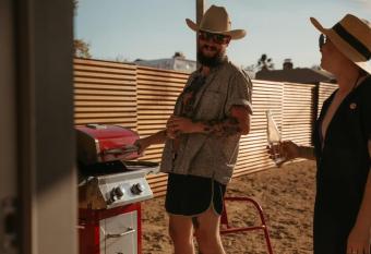 Skull Rock Cottage - Steps to Joshua Tree Village has rooms with a private hot tub