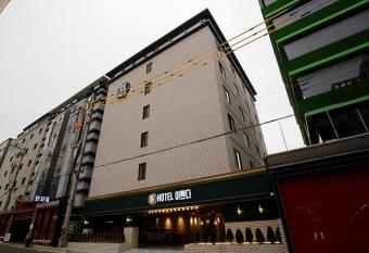 Hotel Ippda Geomdan allows 18 year olds to book a room