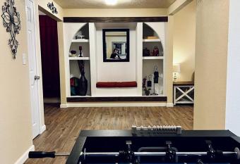 Downtown Getaway has Balcony rooms