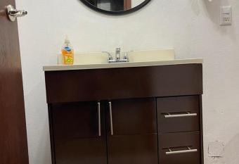 Chalet con Jacuzzi has rooms with a private hot tub