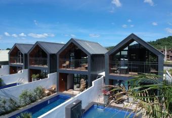 Hidden Haven Subic Villa w/ Infinity Pool has Balcony rooms