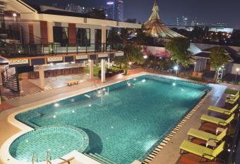 The Tamnan Pattaya Hotel & Resort has Balcony rooms