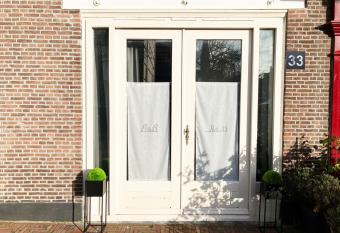 Het 33 The Hague center - Museum quarter allows 18 year olds to book a room