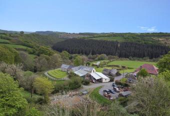 West Hollowcombe Farm Cottages - full site booking has Balcony rooms