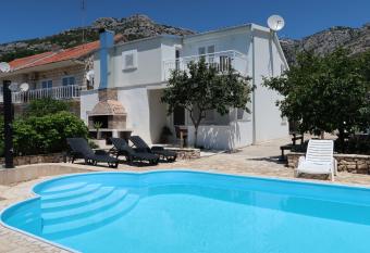 Holiday Home Kevin has Balcony rooms