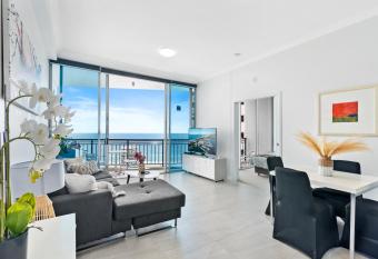 2bedroom Ocean-View Apartment! (Self Contained) has rooms with a private hot tub