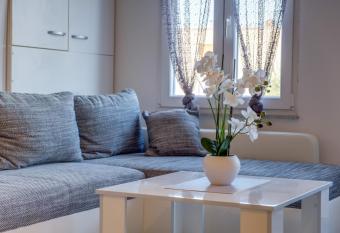 Wonderful Apartment Mirela has Balcony rooms