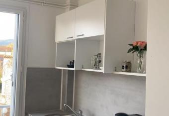 Le lumineux has Balcony rooms