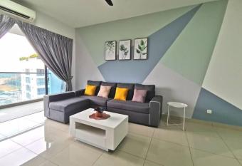 Symphony Tower Lovely 3BR 100mbps Wi-Fi & Netflix has Balcony rooms