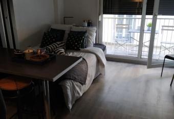 studio/ville/gare/centre has Balcony rooms