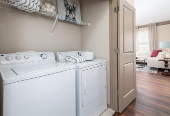 Comfy Casa Entertainment has Balcony rooms