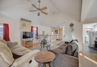 FRONTDESK 1600 N Jackson St Apts Lower East Side Milwaukee allows 18 year olds to book a room