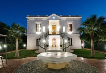 Halepa Hotel has Balcony rooms