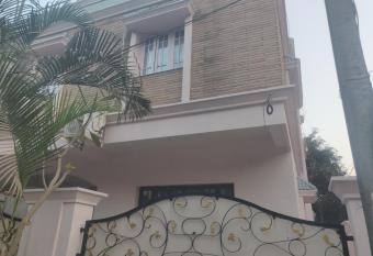 Mukunda Grand Duplex Guest House has Smoking/Balcony rooms