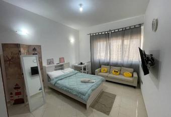 Private Room&Bath (WiFi Netflix) has rooms with a private hot tub